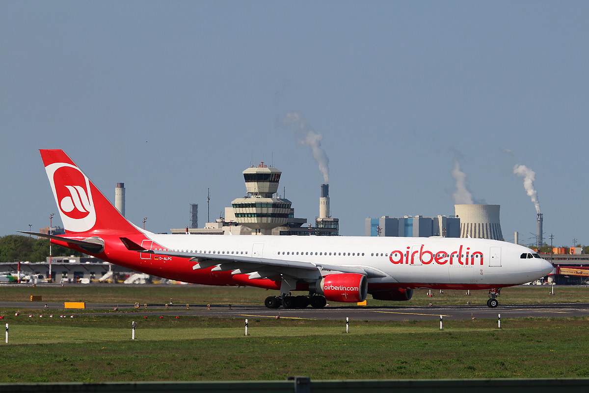 Air Berlin A 330-223 D-ALPC kurz vor dem Start in Berlin-Tegel am 05.05.2013