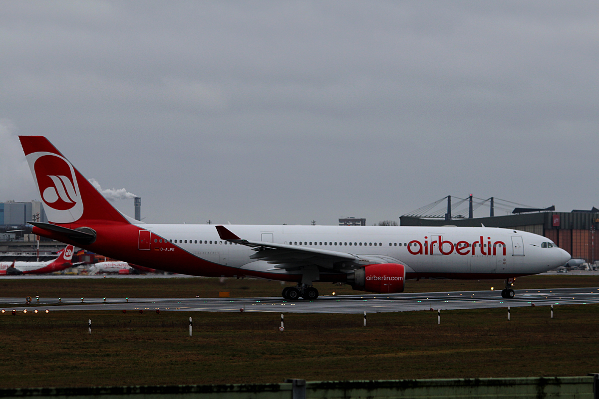 Air Berlin A 330-223 D-ALPE kurz vor dem Start in Berlin-Tegel am 09.02.2015