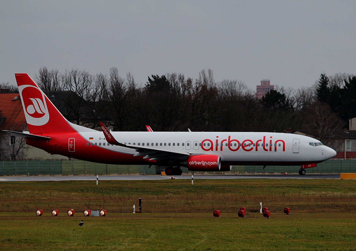 Air Berlin B 737-86J D-ABKT kurz vor dem Start in Berlin-Tegel am 09.02.2015