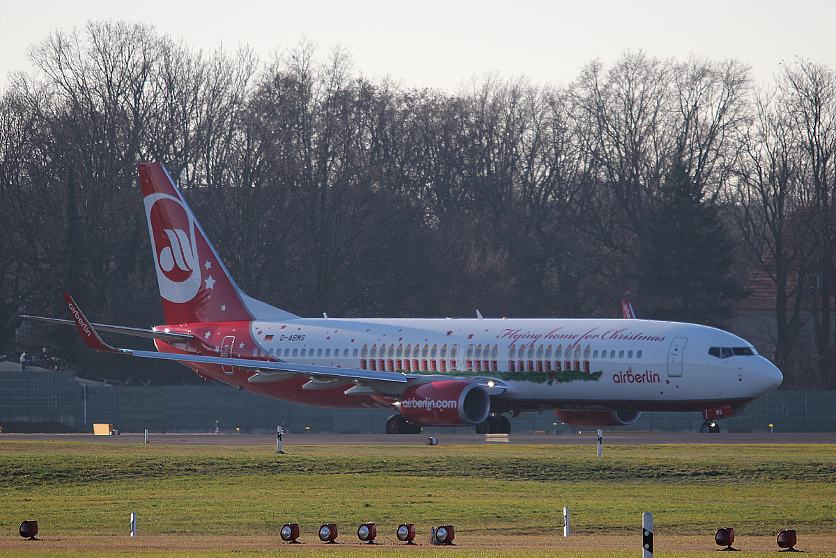 Air Berlin B 737-86J D-ABMS kurz vor dem Start in Berlin-Tegel am 30.12.2013