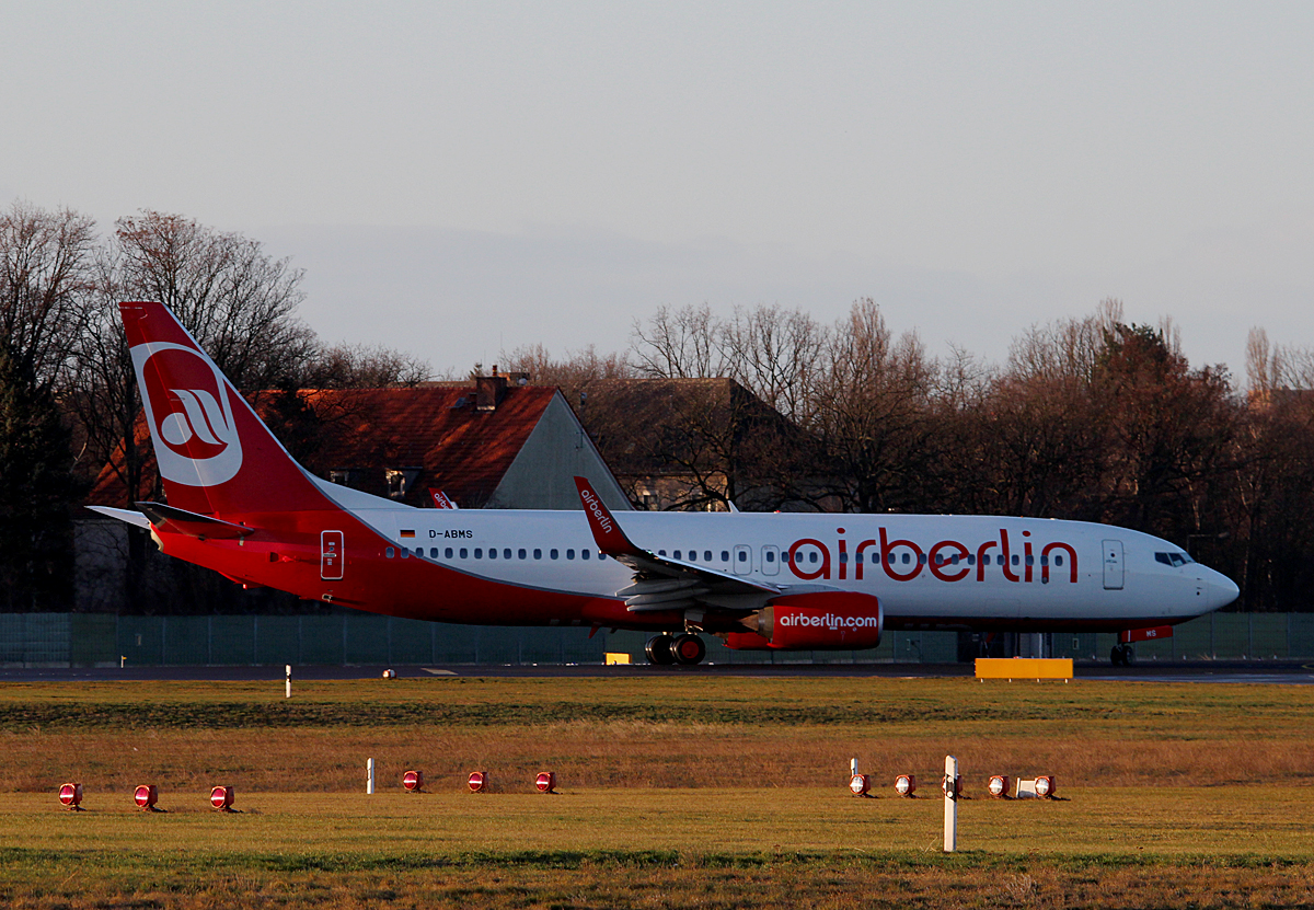 Air Berlin B 737-86J D-ABMS kurz vor dem Start in Berlin-Tegel am 08.02.2015