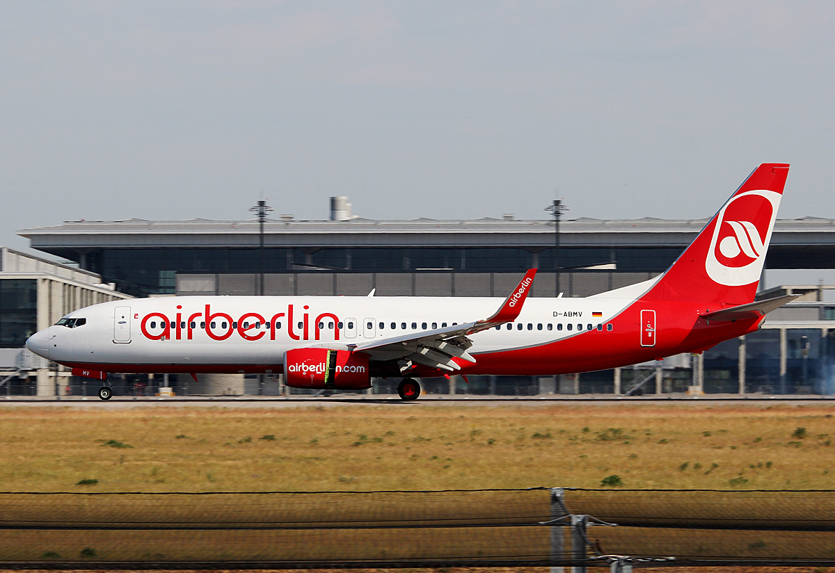 Air Berlin B 737-86J D-ABMV nach der Landung in Berlin-Schnefeld(BER) am 06.06.2015 (Uefa CL-Fianle 2015)