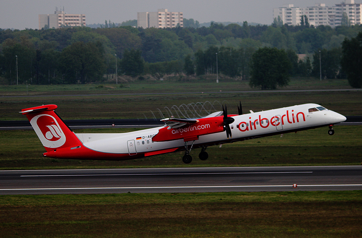Air Berlin DHC-8-402Q D-ABQK beim Start in Berlin-Tegel am 27.04.2014