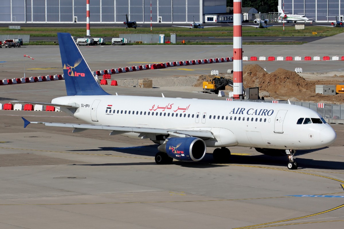 Air Cairo SU-BPV beim rollen zum Start in Düsseldorf 7.6.2014