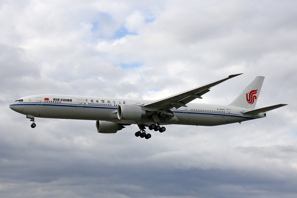 Air China, B-2043, Boeing 777-39LER, 01.Juli 2016, LHR London Heathrow, United Kingdom.