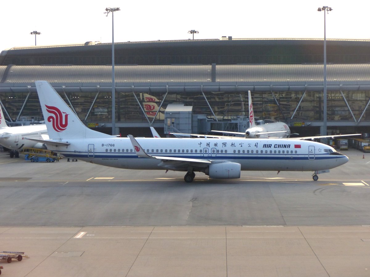 Air China, Boeing 737-89L(WL), B-1766 auf dem Hong Kong International Airport (HKG) am 15.9.2019
