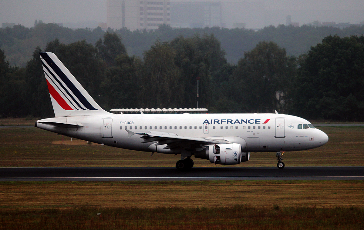 Air France A 318-111 F-GUGB nach der Landung in Berlin-Tegel am 13.09.2014