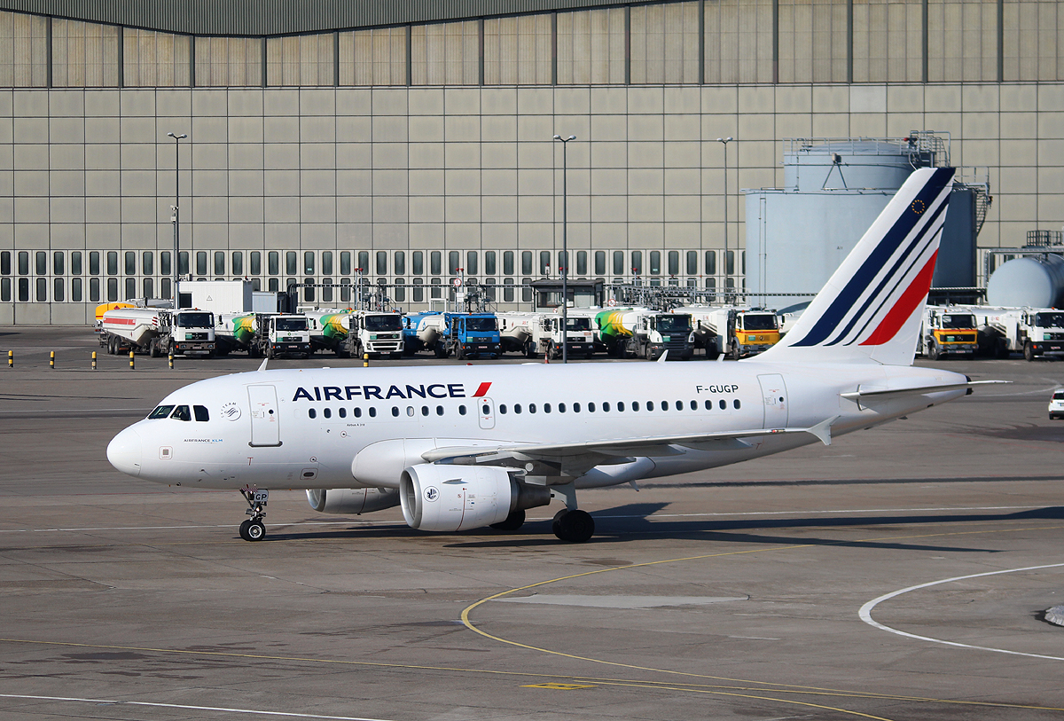 Air France A 318-111 F-GUGP bei der Ankunft in Berlin-Tegel am 07.04.2013