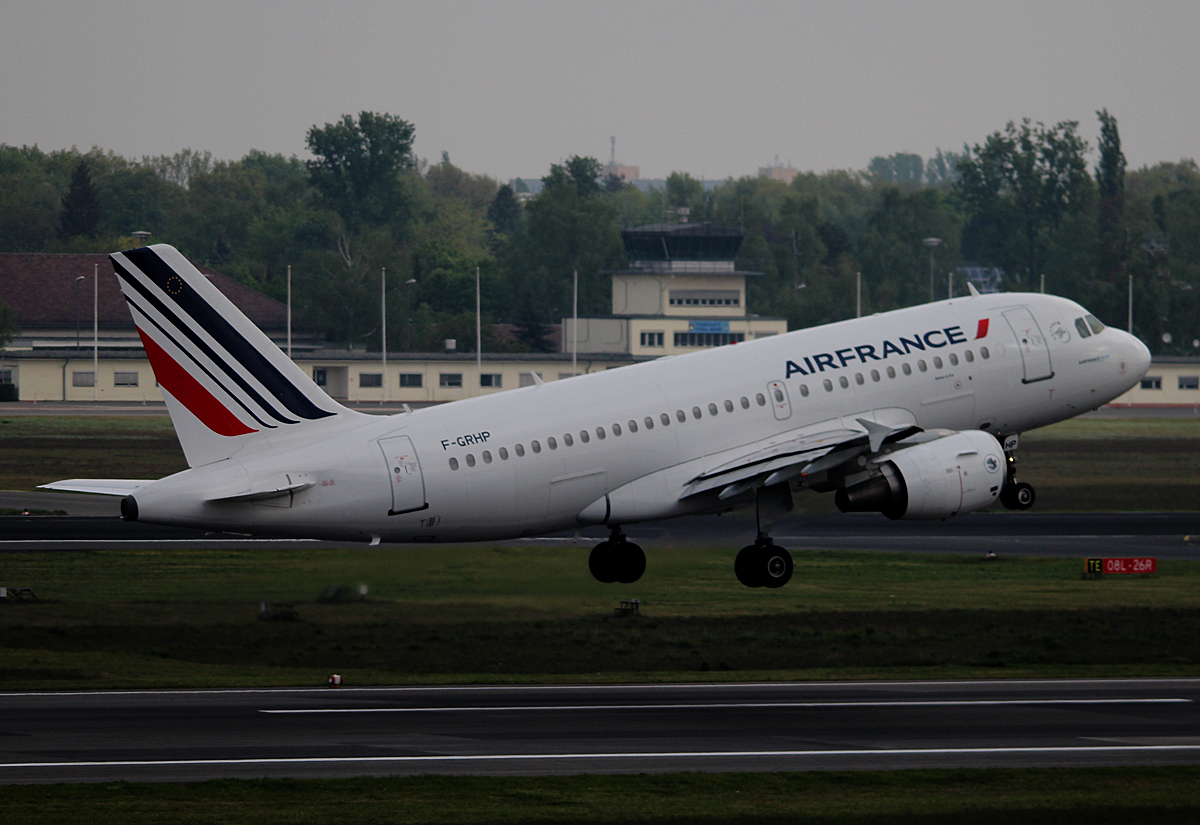 Air France A 319-111 F-GRHP beim Start in Berlin-Tegel am 27.04.2014