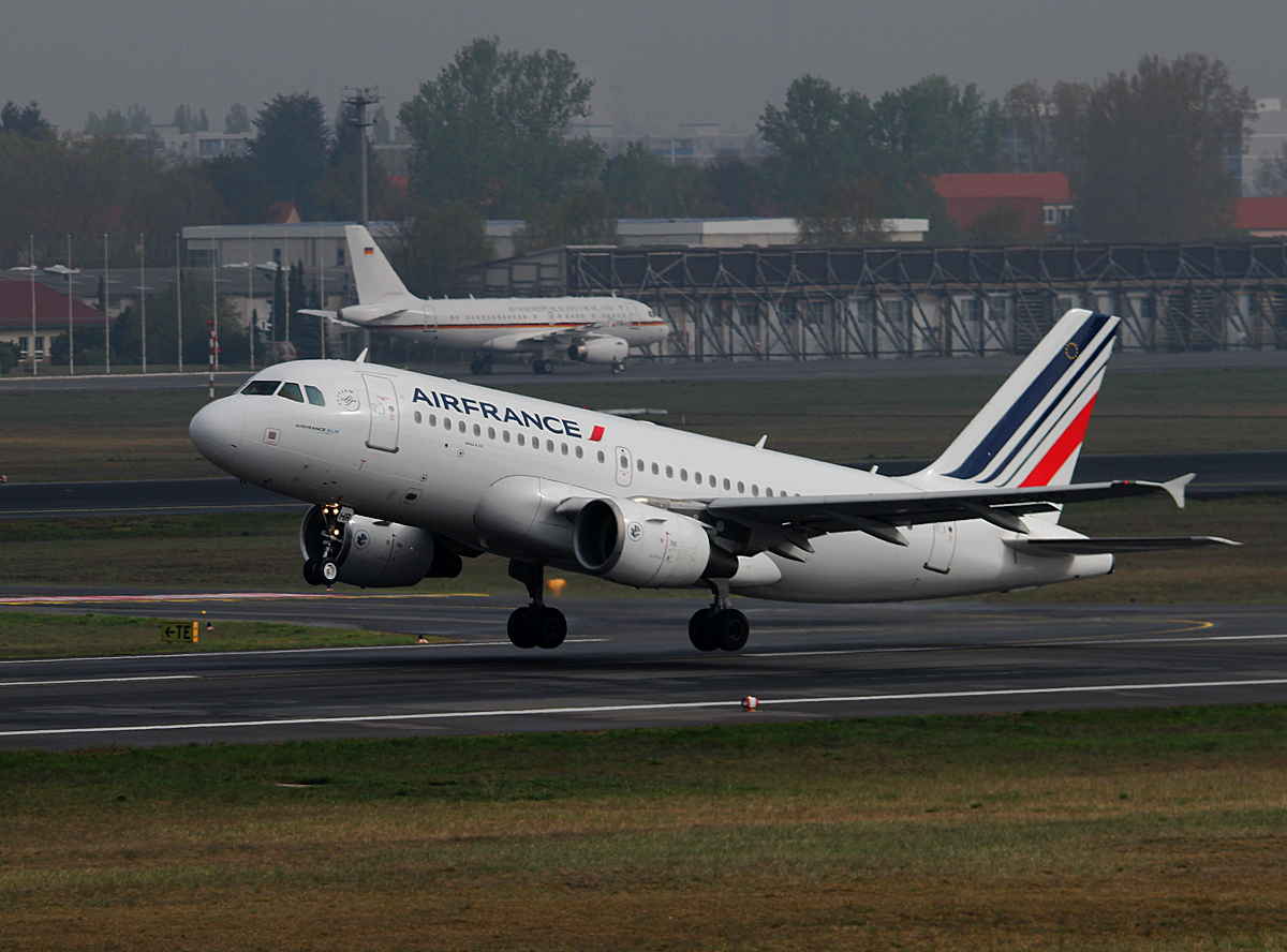 Air France A 319-111 F-GRHR beim Start in Berlin-Tegel am 12.04.2014