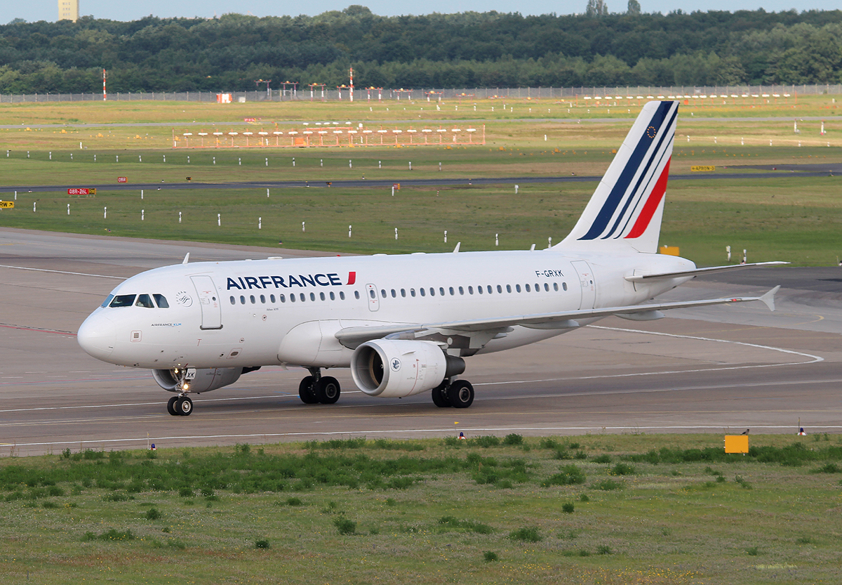 Air France A 319-115(LR) F-GRXK bei der Ankunft in Berlin-Tegel am 06.07.2013