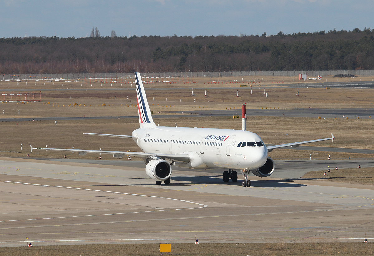 Air France A 321-212 F-GTAM bei der Ankunft in Berlin-Tegel am 07.04.2013