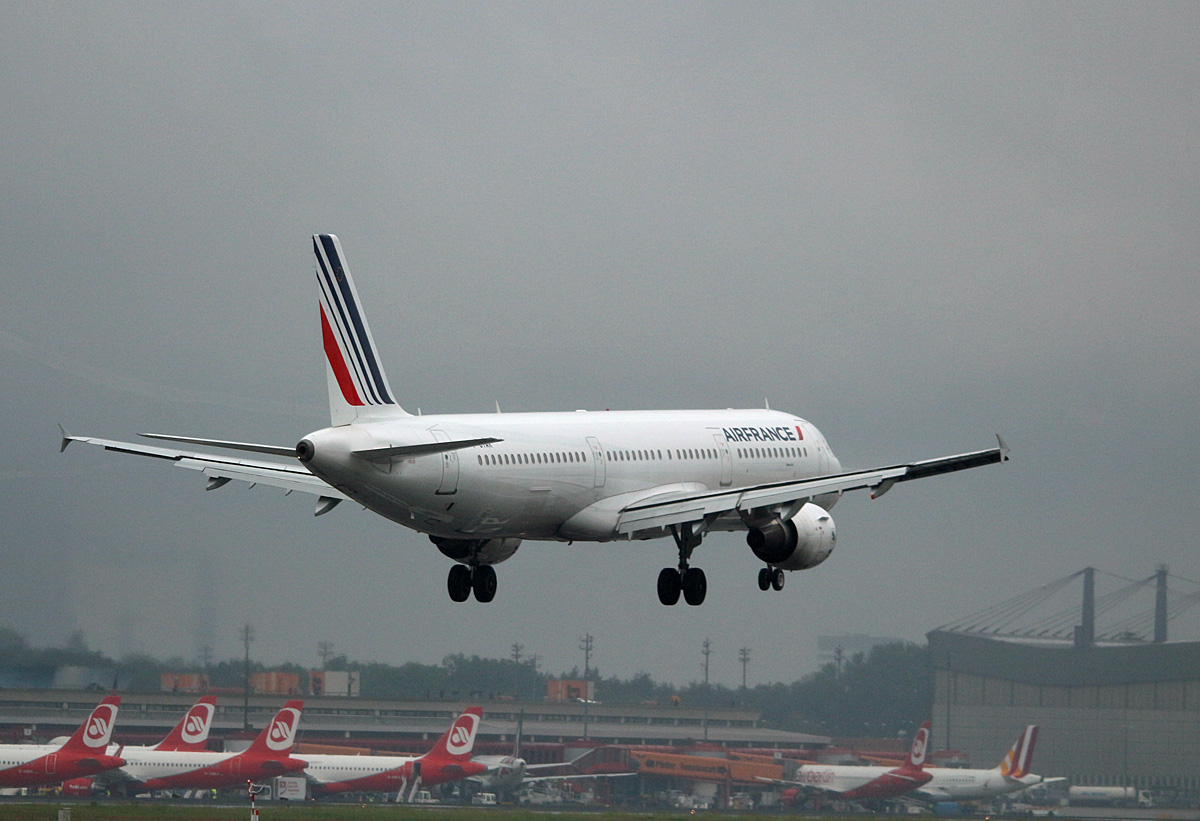 Air France, Airbus A 321-212, F-GTAK, TXL, 04.06.2017
