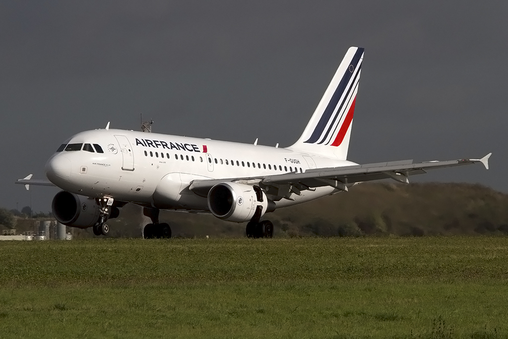 Air France, F-GUGH, Airbus, A318-111, 23.10.2013, CDG, Paris, France



