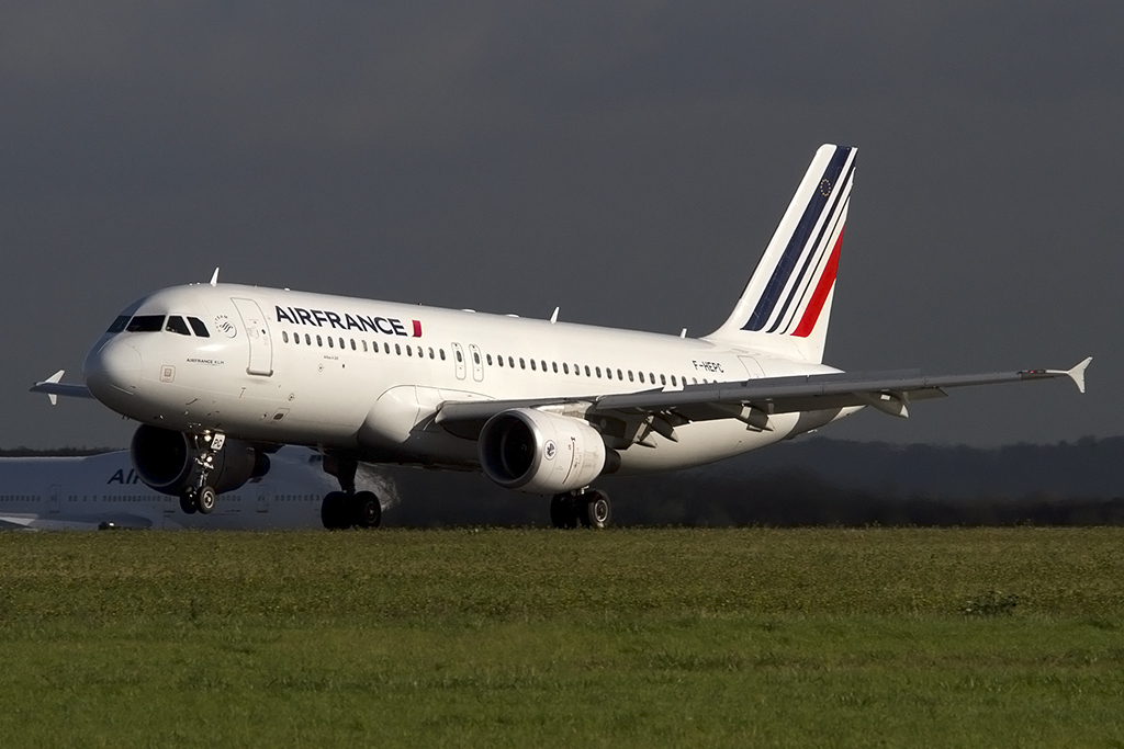Air France, F-HEPC, Airbus, A320-214, 23.10.2013, CDG, Paris, France 



