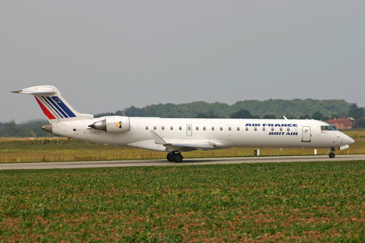 Air France (Operated by Brit Air), F-GRZI, Bombardier CRJ-701, msn: 10093, 31.August 2007, LYS Lyon-Saint-Exupéry, France.