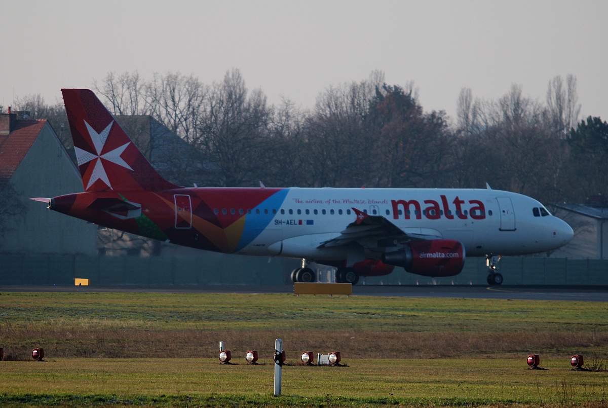 Air Malta A 319-111 9H-AEL kurz vor dem Start in Berlin-Tegel am 18.01.2015