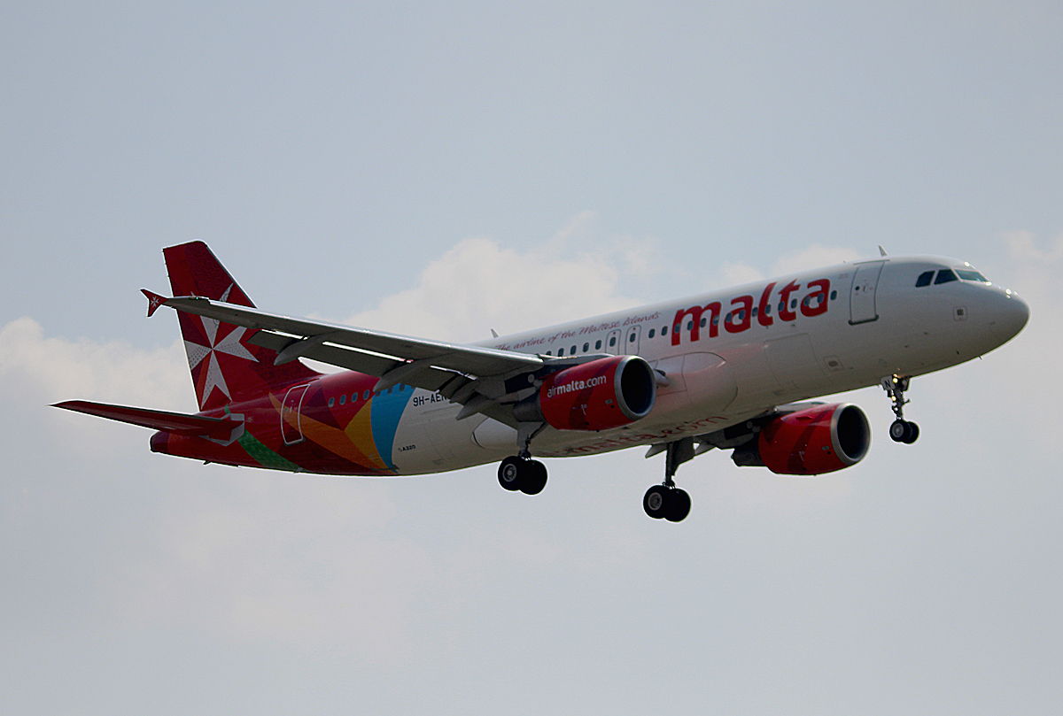 Air Malta A 320-214 9H-AEN bei der Landung in Berlin-Tegel am 08.08.2014