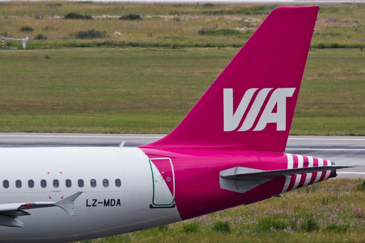 Air Via (LZ-VIM), LZ-MDA  25-years - Sticker , Airbus, A 320-232 (Seitenleitwerk/Tail), 27.06.2015, DUS-EDDL, Düsseldorf, Germany