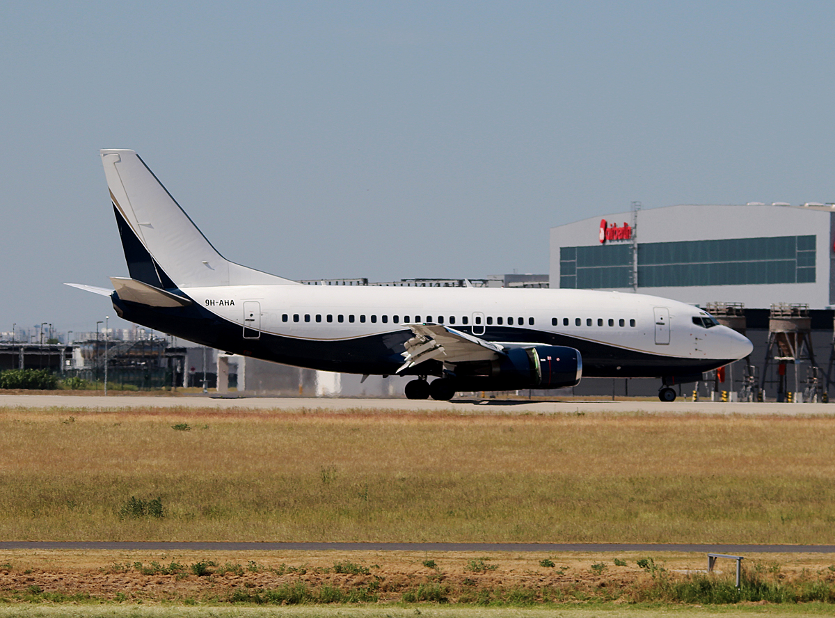 Air X Charter B 737-505 9H-AHA nach der Landung in Berlin-Schnefeld(BER) am 05.06.2015(UEFA CL-Finale 2015)