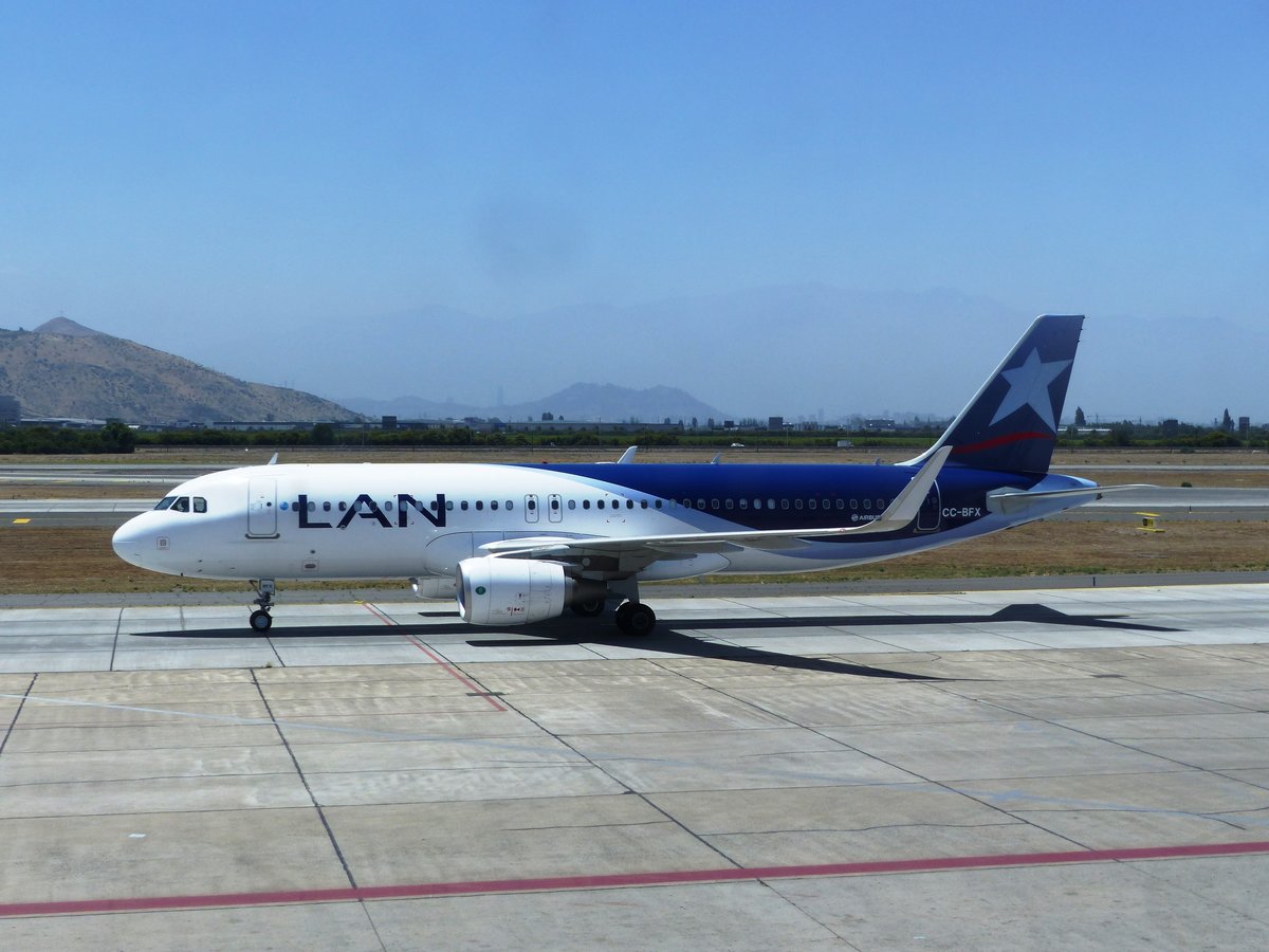 Airbus A 320, CC-BFX, LAN, Aeropuerto Santiago de Chile (SCL), 5.1.2017