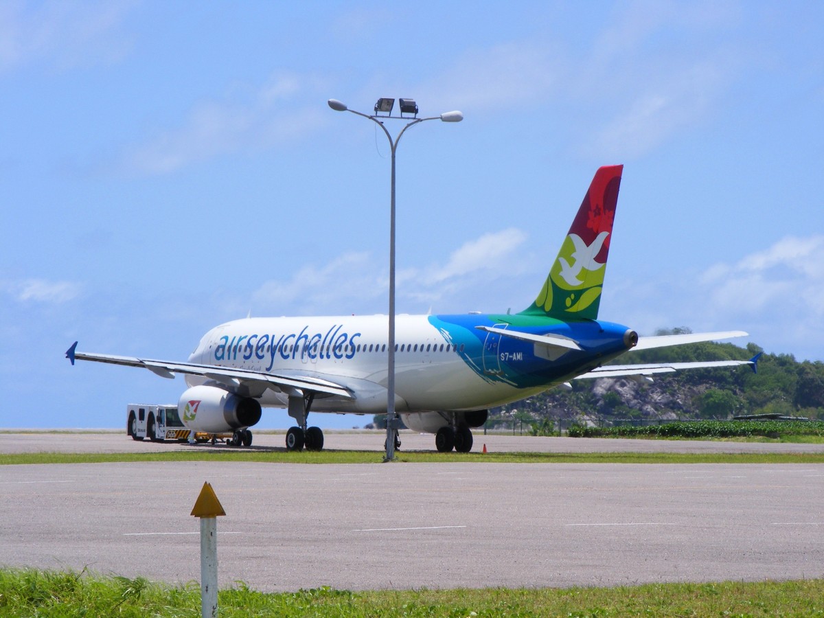 Airbus A 320, S7-AMI, Air Seychelles, Mahè Airport (SEZ), 1.10.2015