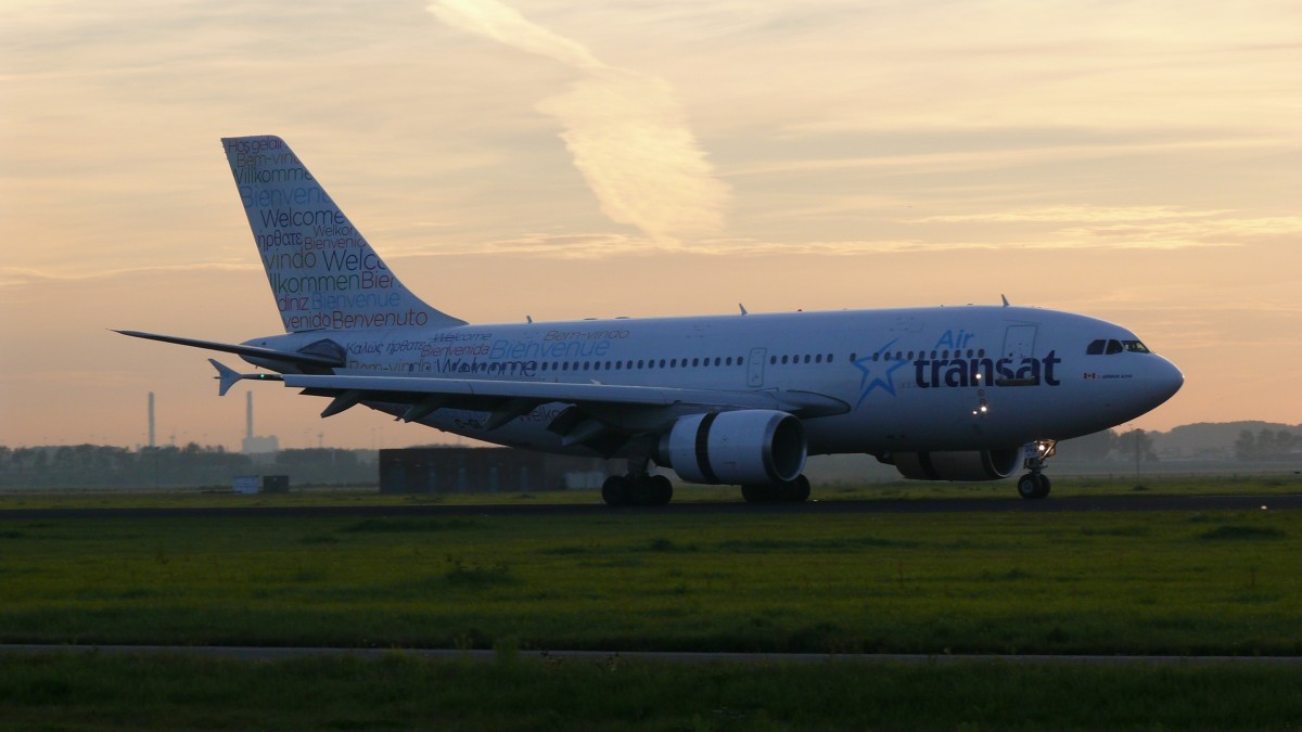 Airbus A310 C-GLAT von Air Transat am 18.08.2012 in Amsterdam.