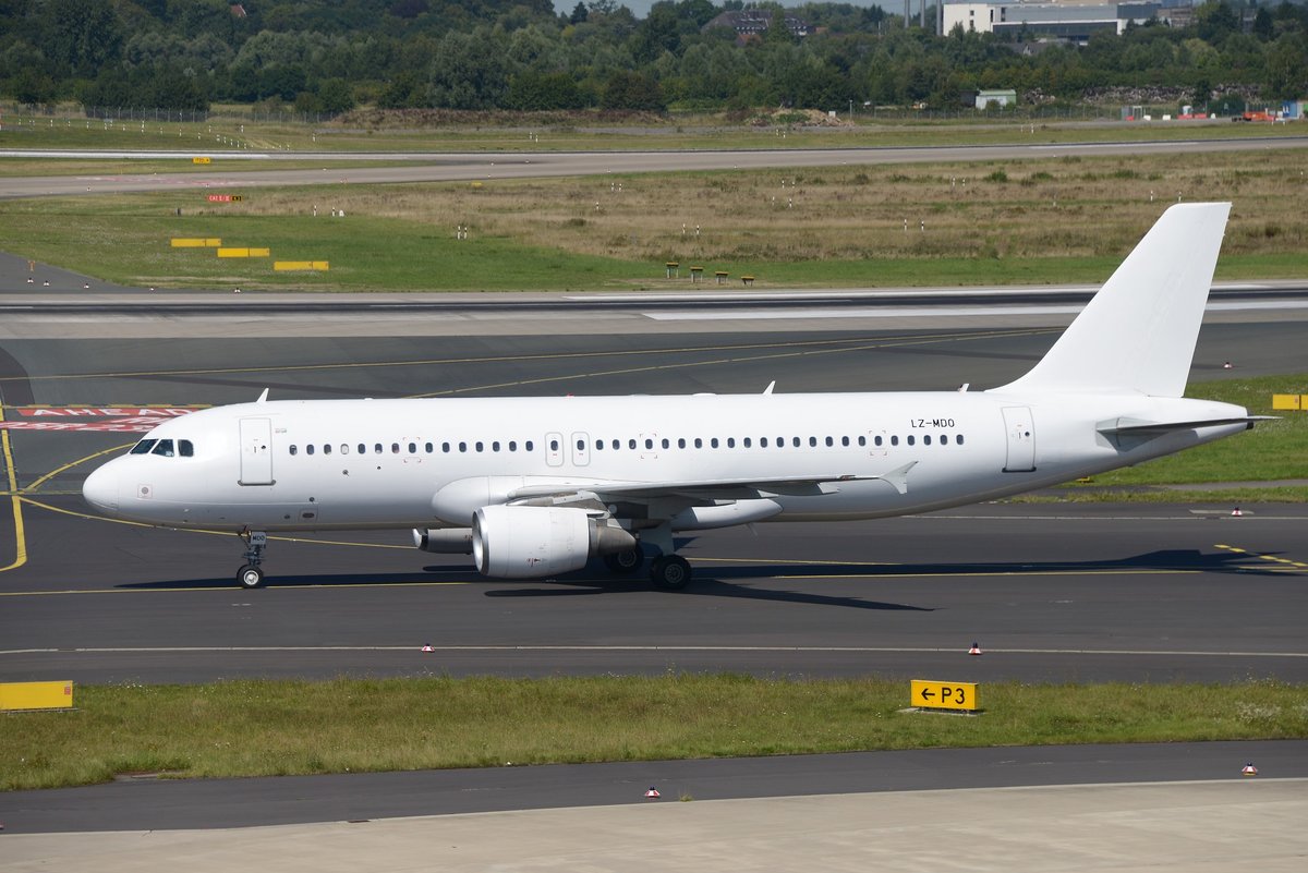 Airbus A320-214 - VL VIM Air Via all white - 879 - LZ-MDO - 17.08.2016 - DUS