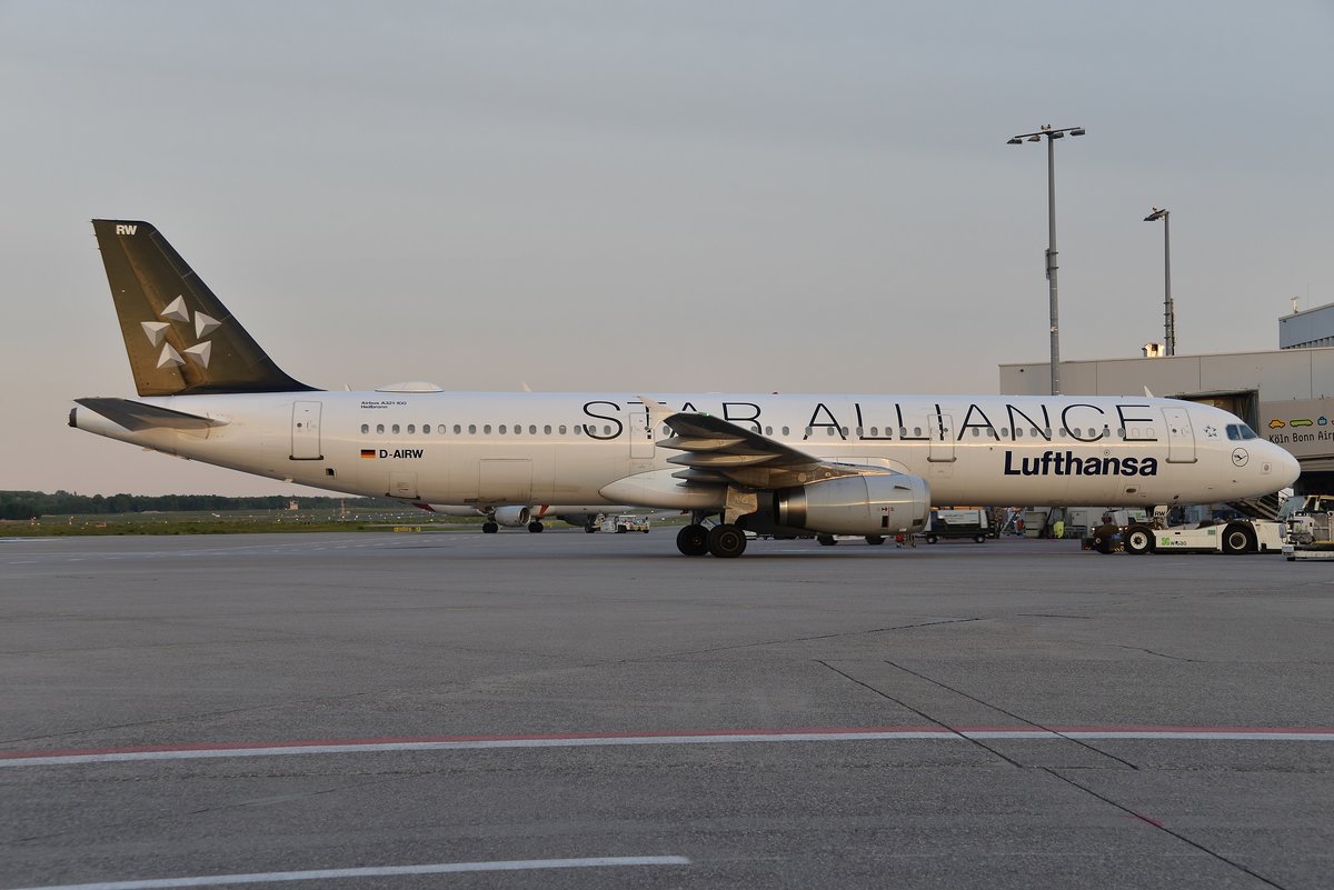 Airbus A321-131 - LH DLH Lufthansa 'Heilbronn' 'Star Alliance' - 699 - D-AIRW - 02.05.2018 - CGN
