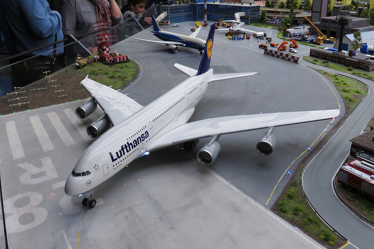 Airbus A380 der Lufthansa auf der Modellbahn  Grand Maket Rossia , St. Petersburg, 15.10.2017