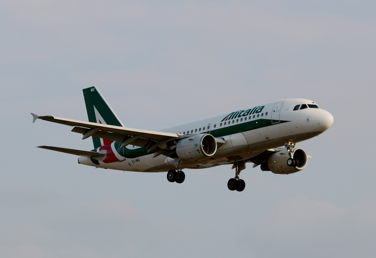 Alitalia, Airbus A 319-111, EI-IMU, TXL, 23.09.2016
