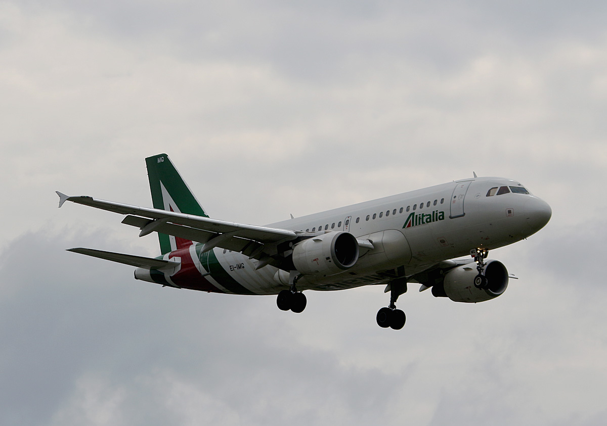 Alitalia, Airbus A 319-112 EI-IMG, TXL, 07.05.2017