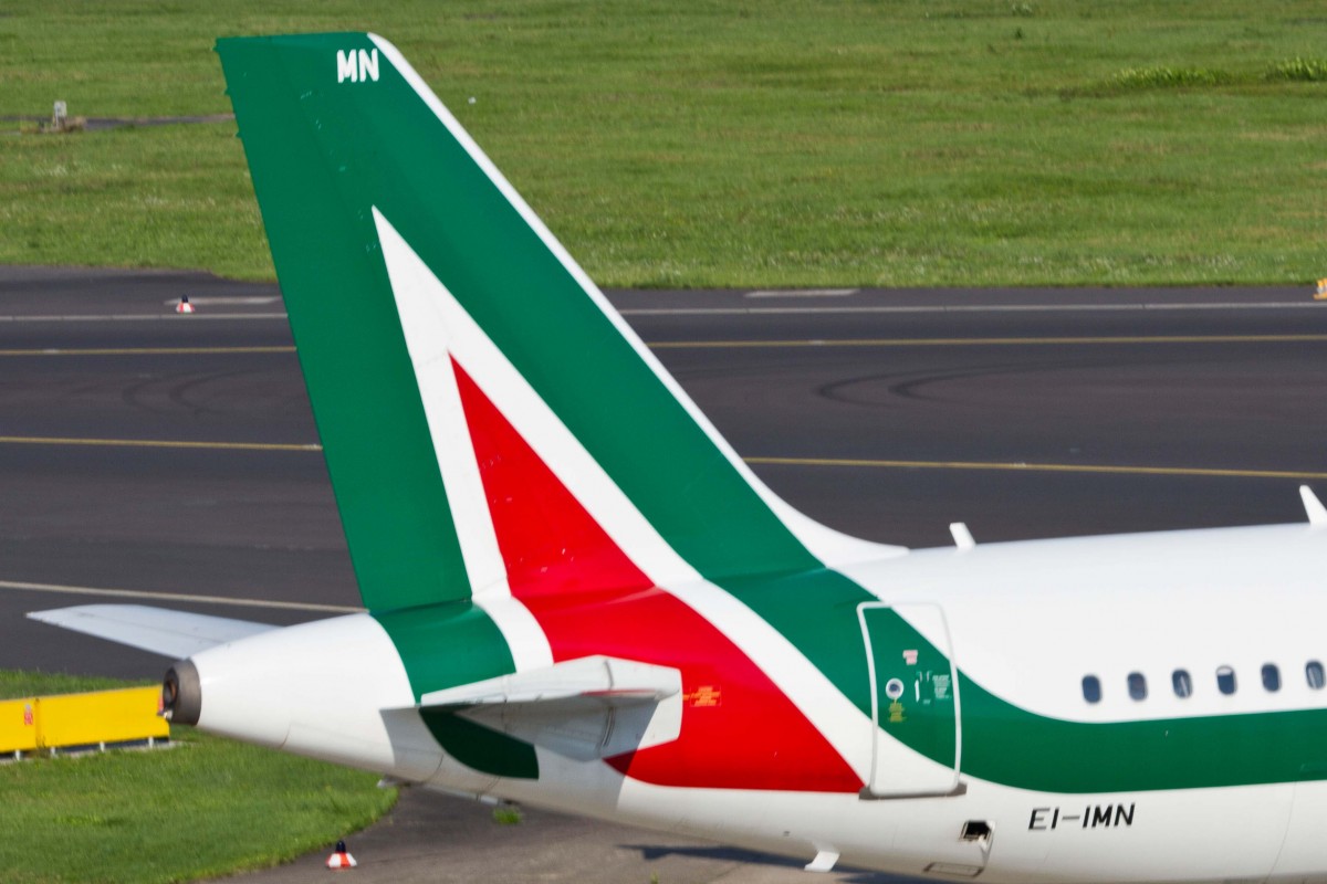 Alitalia (AZ-AZA), EI-IMN  Carlo Collodi , Airbus, A 319-111 (Seitenleitwerk/Tail), 22.08.2015, DUS-EDDL, Dsseldorf, Germany