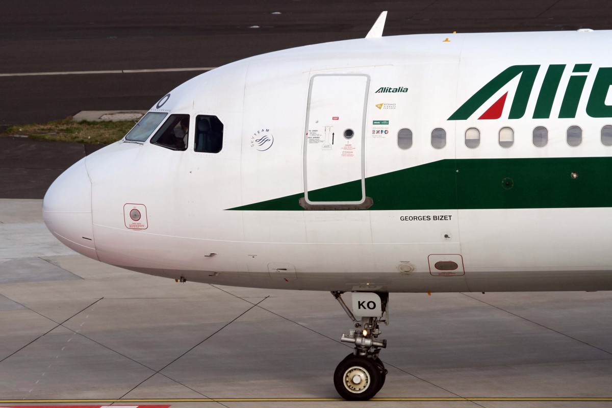 Alitalia (AZ/AZA), I-BIKO, Airbus, A 320-214 (Bug/Nose), 03.04.2015, DUS-EDDL, Düsseldorf, Germany