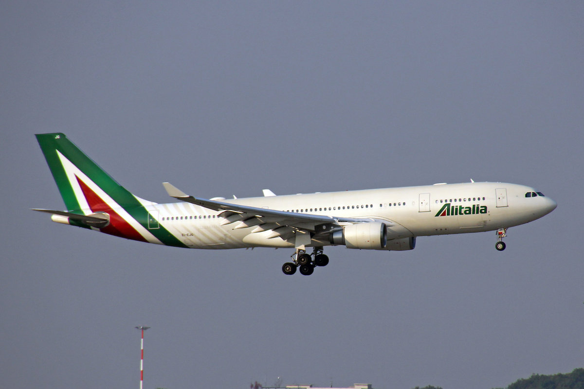Alitalia, EI-EJG, Airbus A330-202, msn: 1123,  Raffaello Sanzio , 15.Oktober 2018, MXP Milano-Malpensa, Italy.