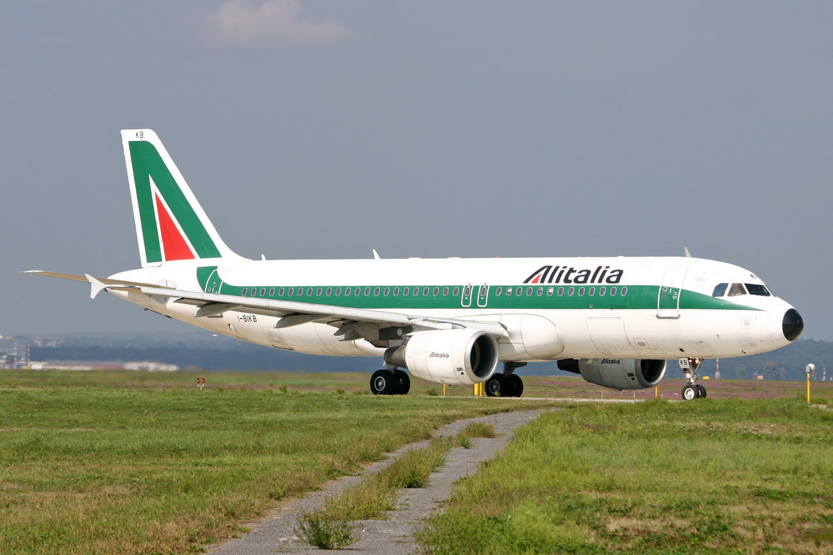Alitalia, I-BIKB, Airbus A320-214, msn: 1226,  Wolfgang Amadeus Mozart , 12.September 2010, MXP Milano Malpensa, Italy.