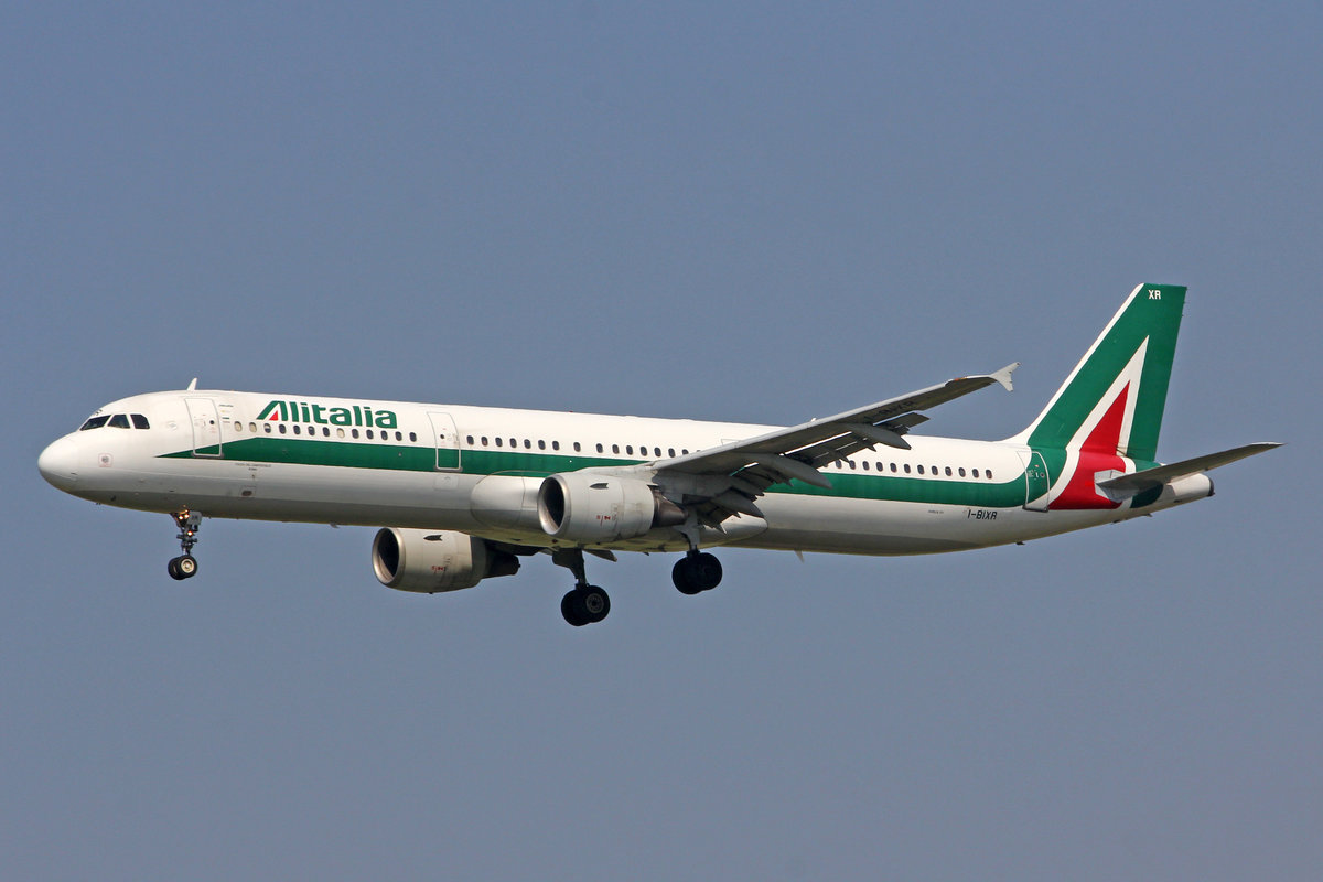 Alitalia, I-BIXR, Airbus A321-112, msn: 593,  Piazza del Campidoglio-Roma , 04.Juli 2015,  AMS Amsterdam, Netherlands.