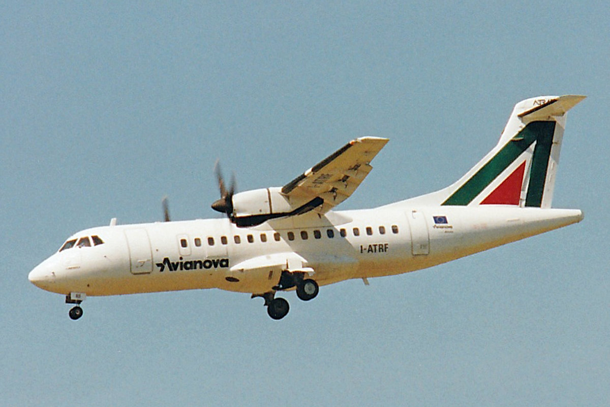 Alitalia (Operated by Avianova), I-ATRF, ATR 42-300, msn: 034, Juli 1995, ZRH Zürich, Switzerland. Scan aus der Mottenkiste.