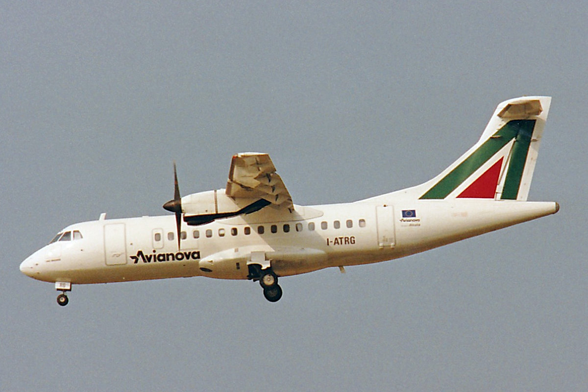 Alitalia (Operated by Avianova), I-ATRG, ATR 42-300, msn: 042, Juli 1996, ZRH Zürich, Switzerland. Scan aus der Mottenkiste.