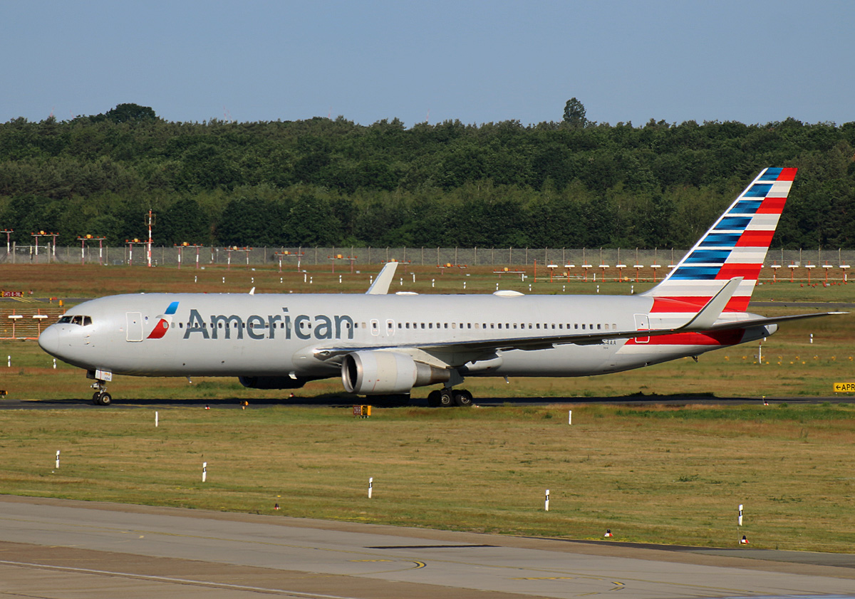 American Airlines, Boeing B 767-323(ER), N384AA, TXL, 08.06.2019