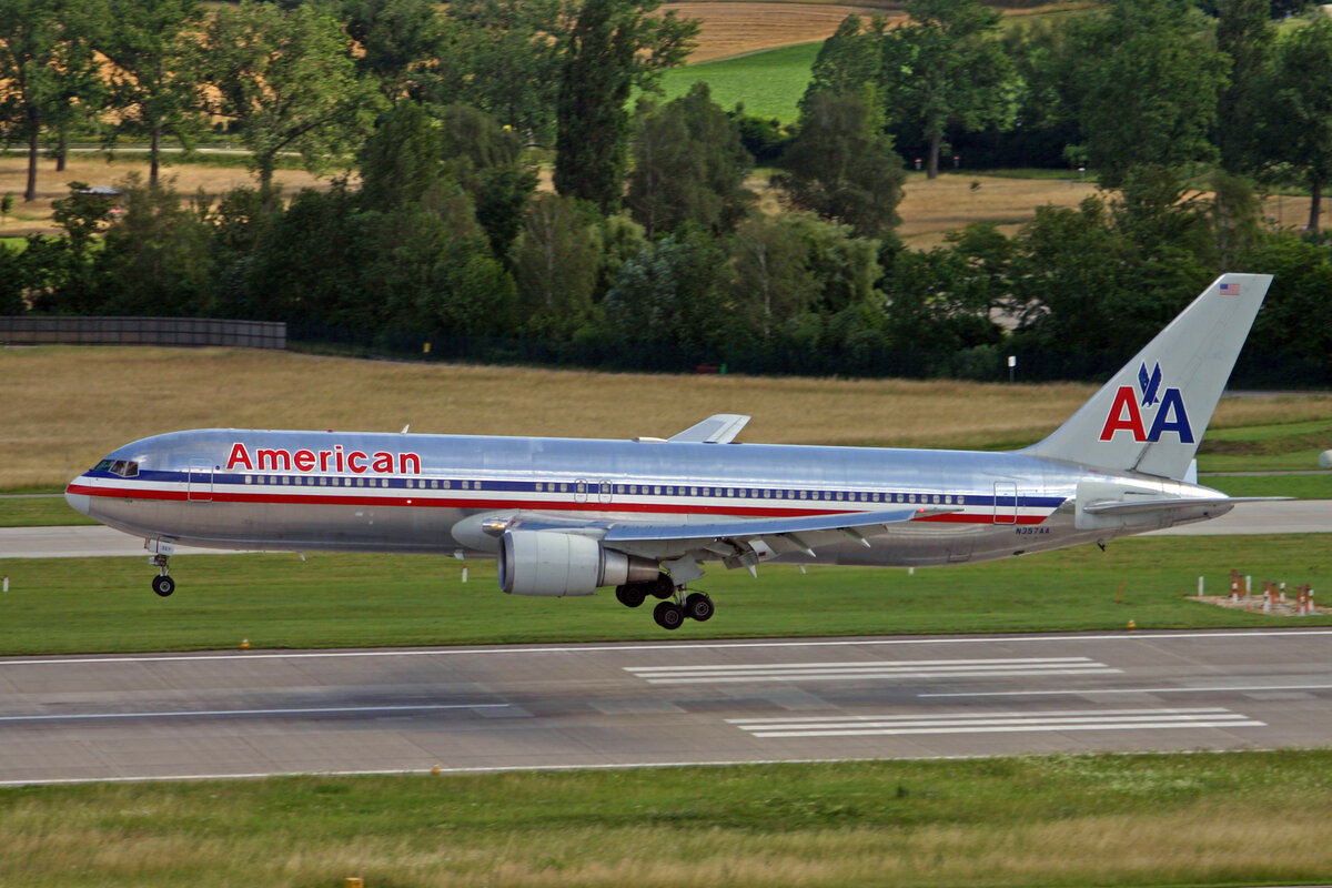 American Airlines, N357AA, Boeing B767-323ER, msn: 24038/227, 23.Juni 2007, ZRH Zürich, Switzerland.