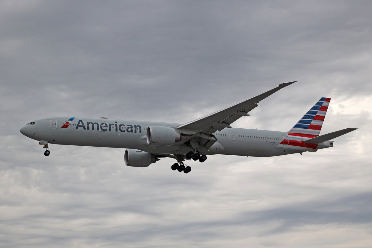 American Airlines, N721AN, Boeing B777-323ER, msn: 31546/1083, 08.Juli 2023, LHR London Heathrow, United Kingdom.
