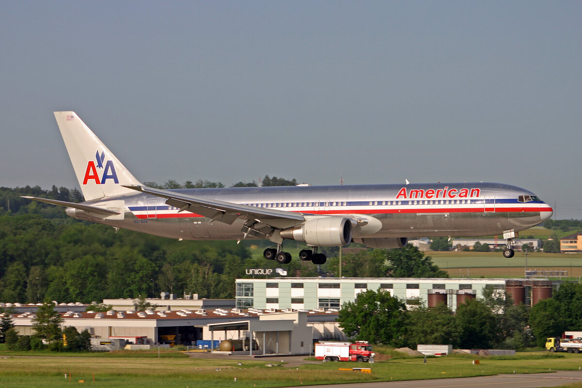 American Airlines, N7375A, Boeing B767-323ER, msn: 25202/441, 26.Mai 2007, ZRH Zürich, Switzerland.