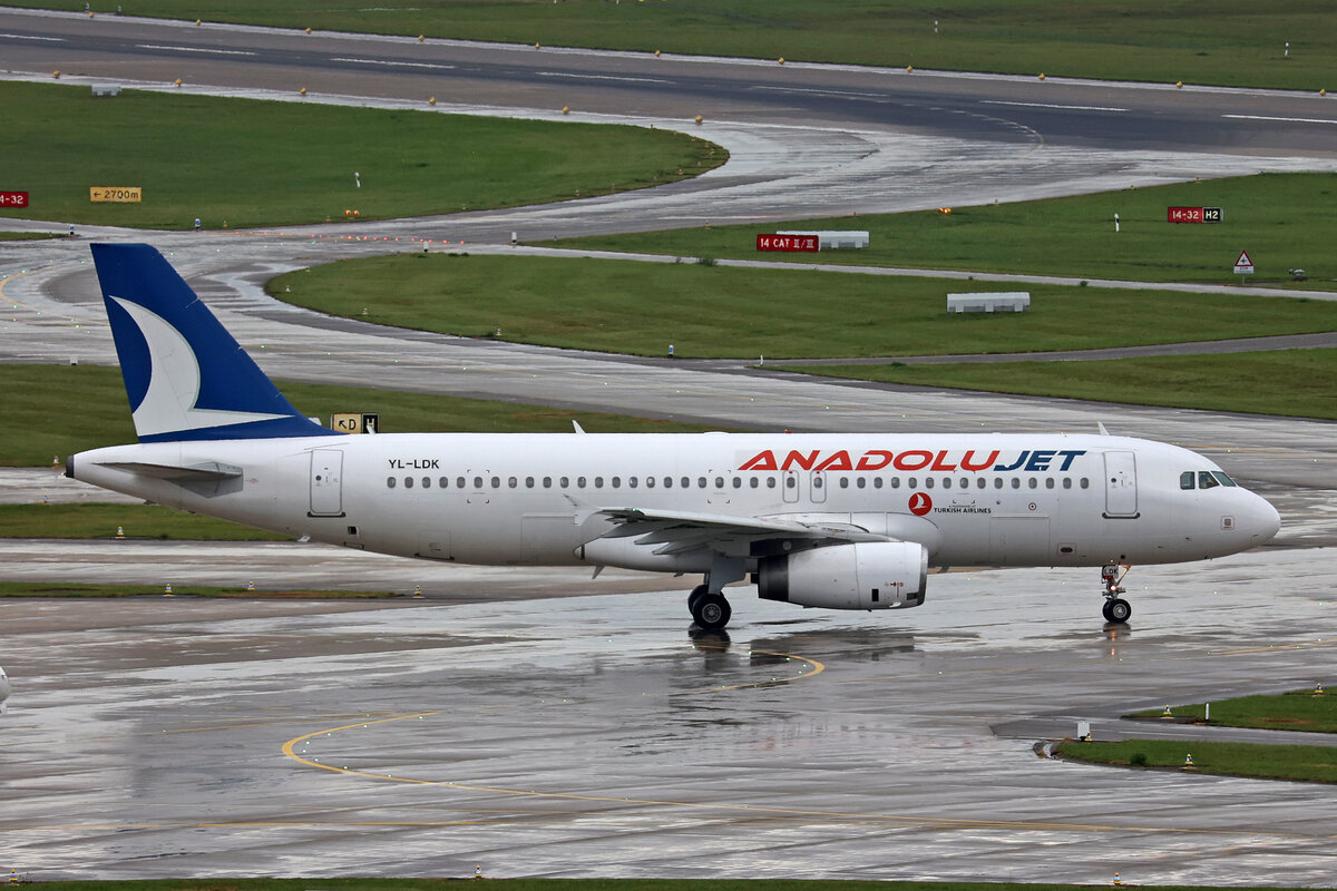AnadoluJet (Operated by SmartLynx), YL-LDK, Airbus A320-232, msn: 4372, 14.Oktober 2023, ZRH Zürich, Switzerland.
