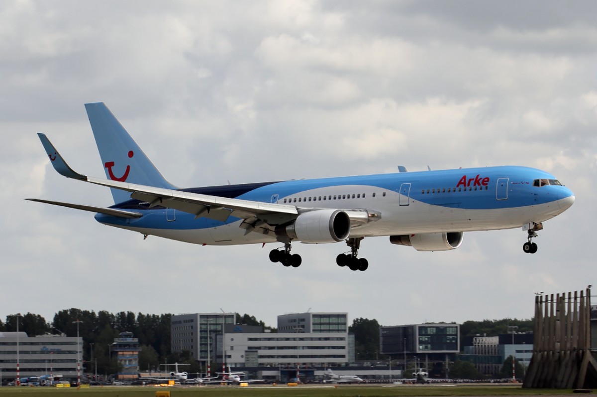 Arke PH-OYI bei der Landung in Amsterdam 20.5.2015