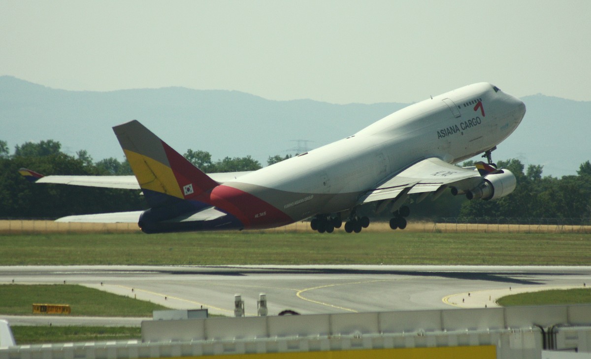 Asiana Cargo, HL7415, (c/n 25777), Boeing 747-48E(BDSF), 05.07.2015, VIE-LOWW, Wien-Schwechat, Österreich 
