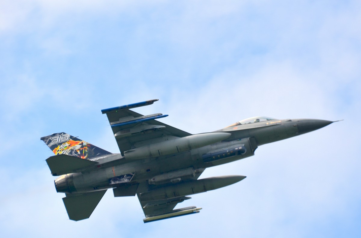 Auch die Niederlande beteiligen sich am Nato-Großmanöver Jawtex 2014 z.B. mit dieser F-16 J-196 aufgenommen bei Start in Jagel am 19.05.14