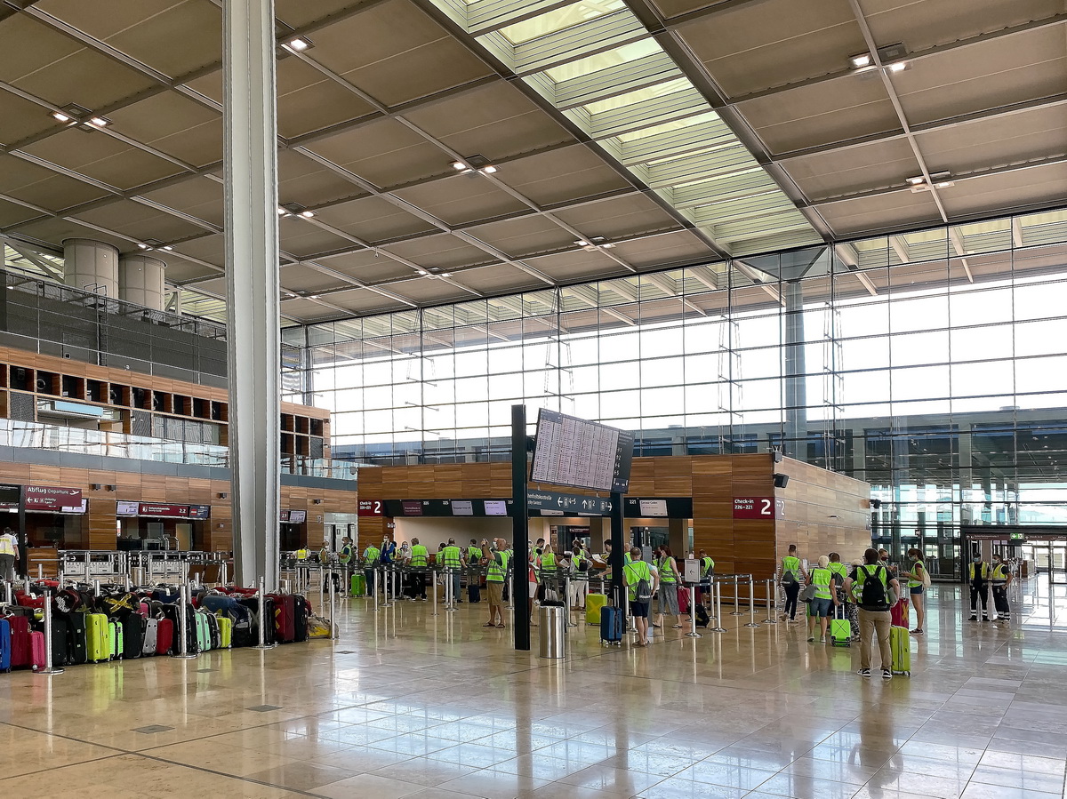 Auf der Ebene T1 im Flughafen Berlin-Brandenburg  Willy Brandt  (BER-EDDB) beim Probebetrieb am 20. August 2020. 