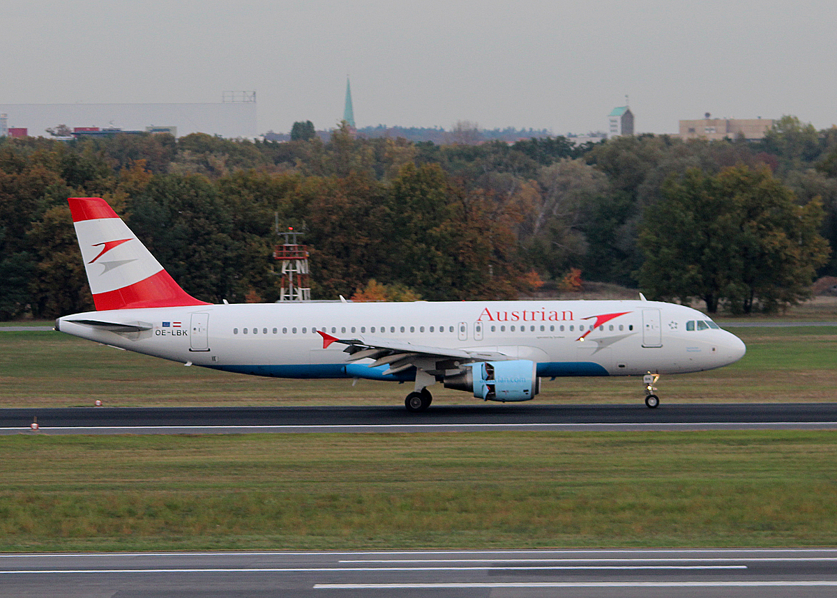 Austrian Airlines A 320-214 OE-LBK nach der Landung in Berlin-Tegel am 19.10.2013