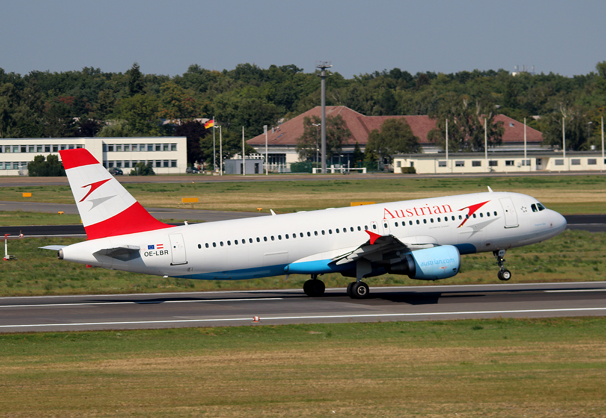 Austrian Airlines A 320-214 OE-LBR beim Start in Berlin-Tegel am 06.09.2013